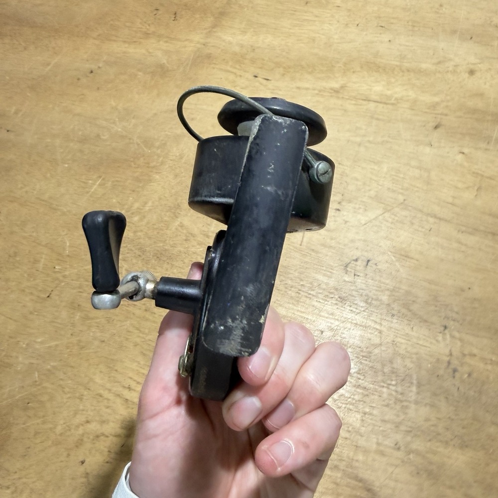 Vintage Garcia Mitchell 300 Spinning Reel France Fishing Reel Black Antique - Picture 13 of 13